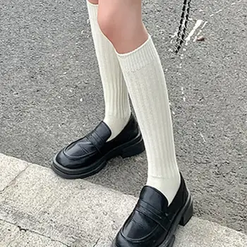 Jaukios moteriškos kojinės Jaukios Moteriškos žieminės megztos kojinės Storos minkštos Šiltas vidurinis vamzdelis Vienspalvės neslystančios elastinės grindys Kojinės prakaitui